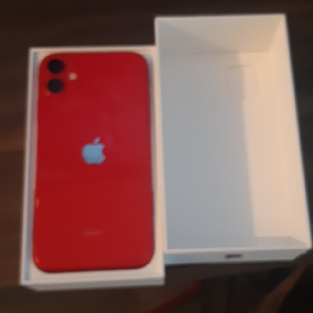 iPhone 11 - Picture 2 of 4